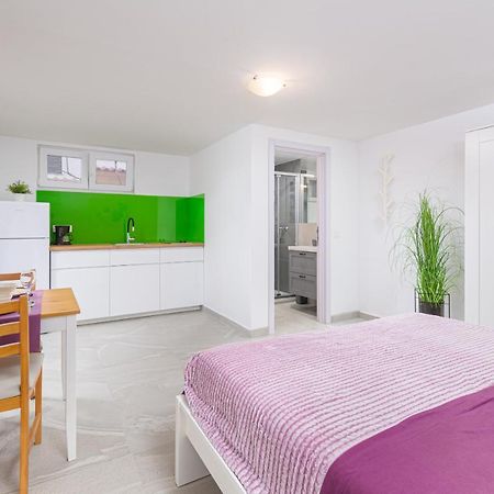 Studio Apartment Mali メドゥリン エクステリア 写真