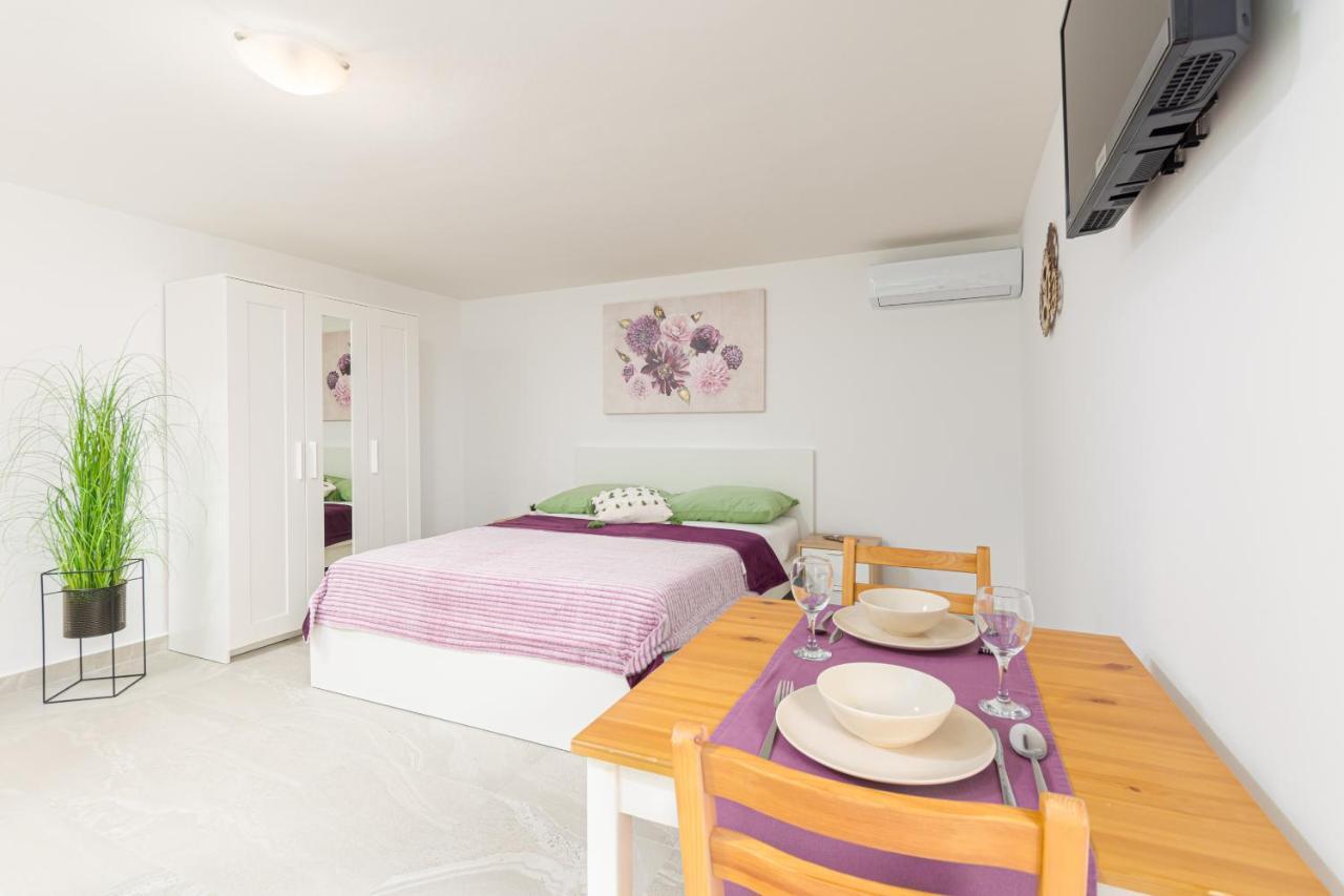 Studio Apartment Mali メドゥリン エクステリア 写真