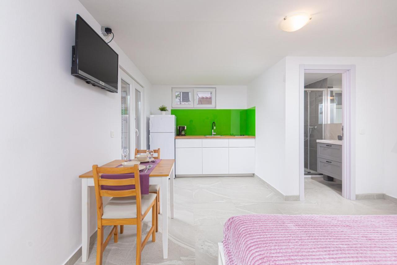 Studio Apartment Mali メドゥリン エクステリア 写真