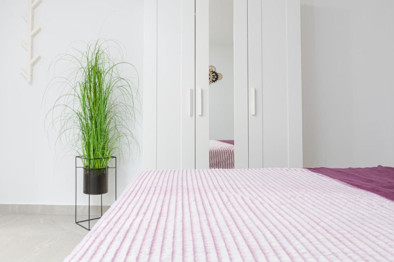Studio Apartment Mali メドゥリン エクステリア 写真