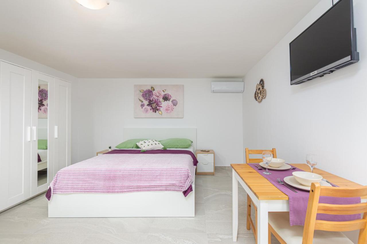 Studio Apartment Mali メドゥリン エクステリア 写真